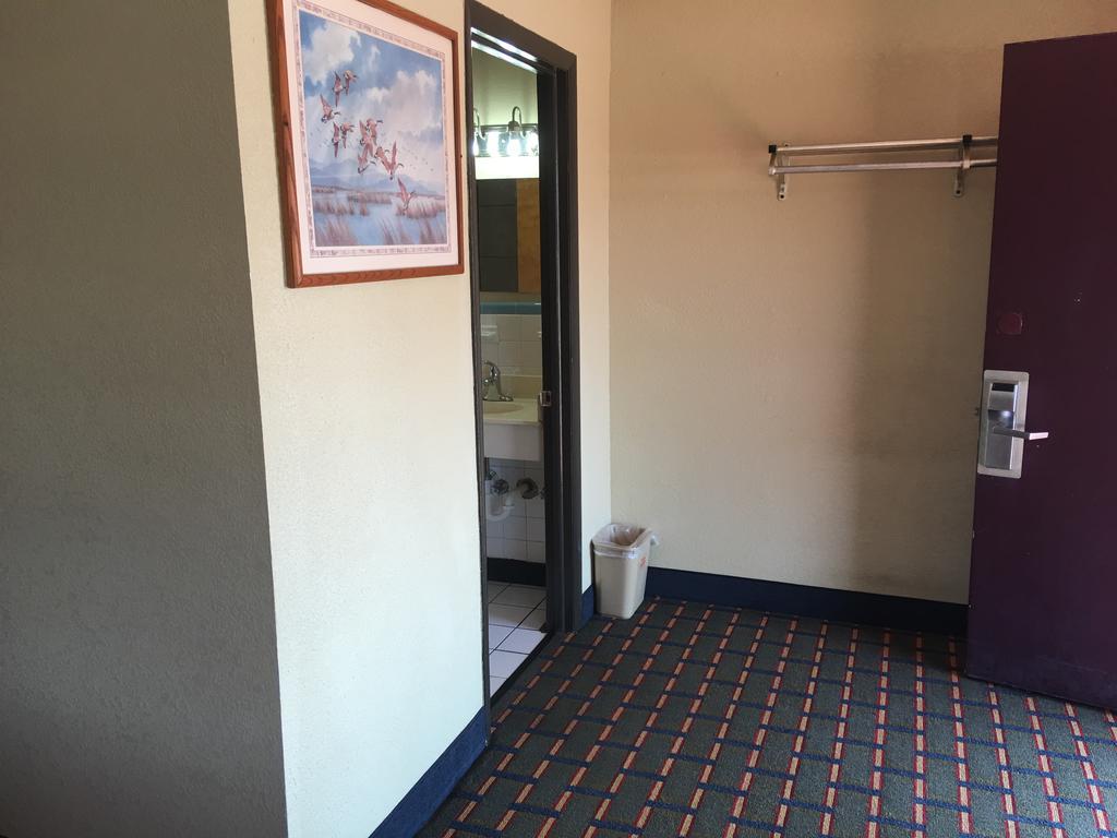 Best Value Inn Motel Sandusky Marianna Exteriér fotografie
